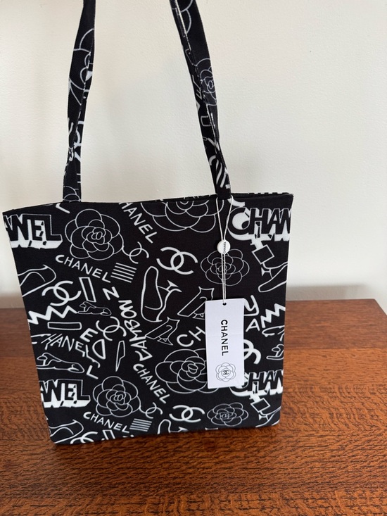 CHANEL Handbags - New Chanel VIP GWP (Gift With Purchase) novelty tote bag; with Beauty Items